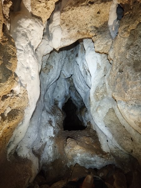 Boussey - Cave Margot - intérieur cavité photo 1, Aurélien Bloch.jpg
Passage supérieur vers seconde salle.
Fichier manquant